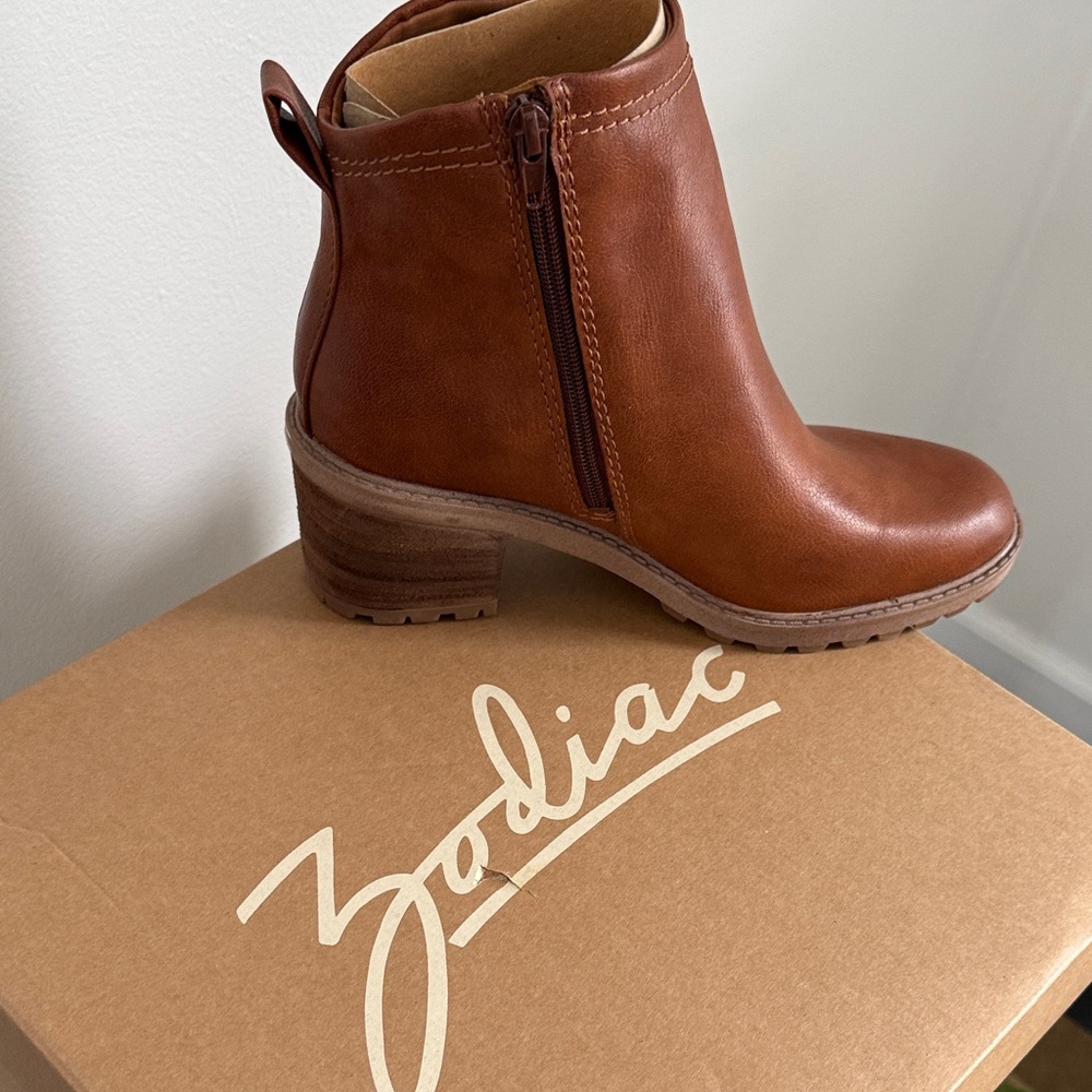 Zodiac Women's Brown Ankle Boots